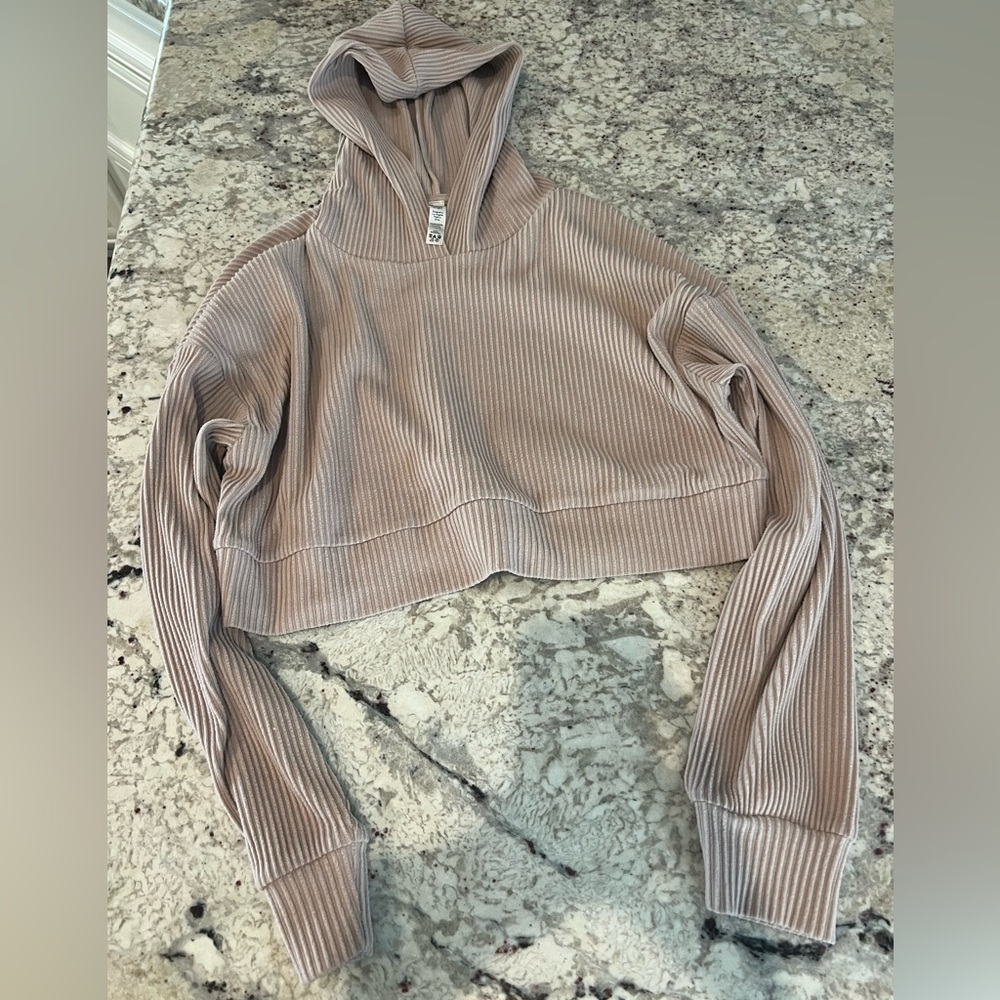 Alo Muse sweatsuit set. Small top, XS bottom